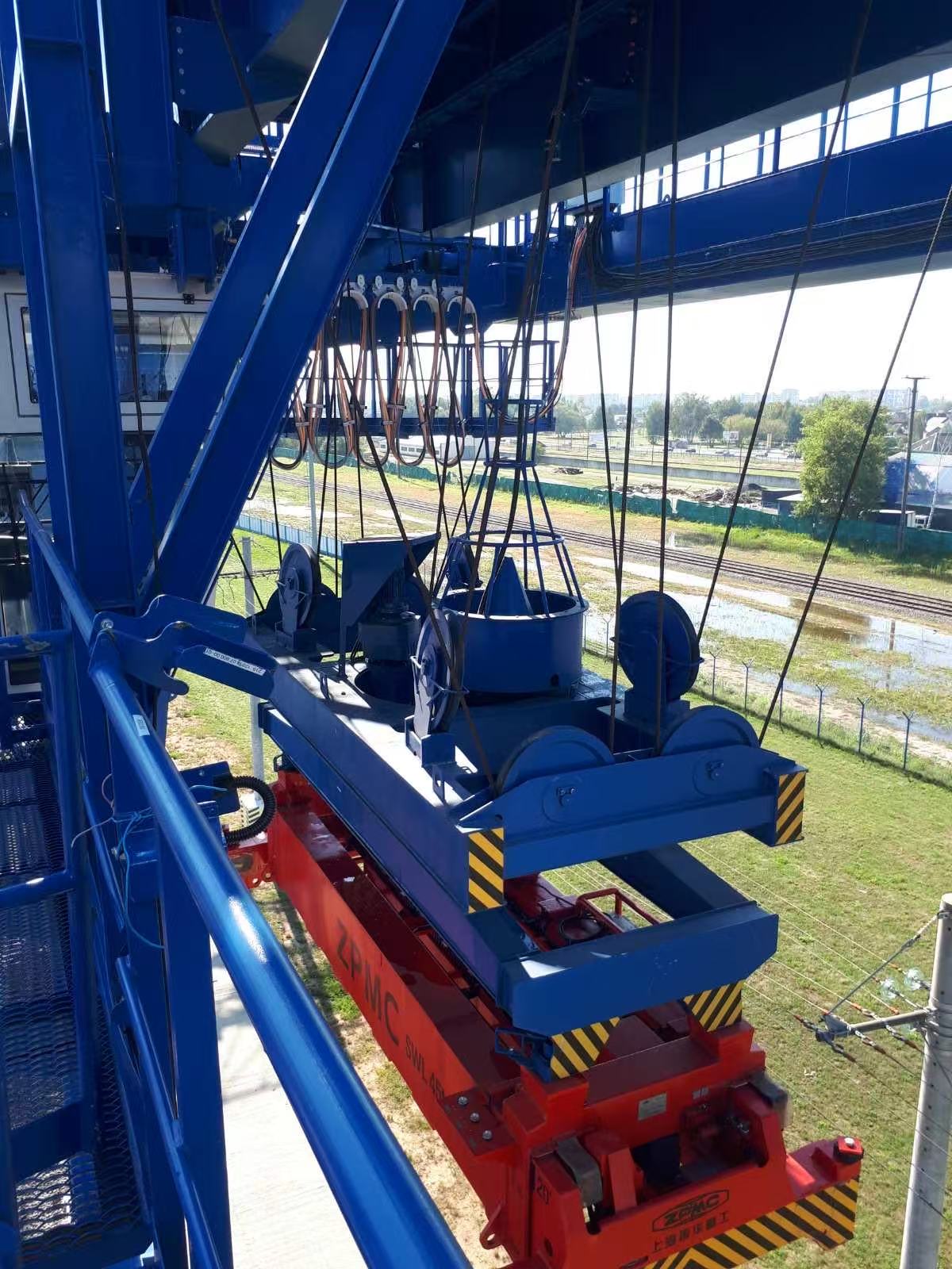 Konteyner vinç rotasyonu için dişli motoru